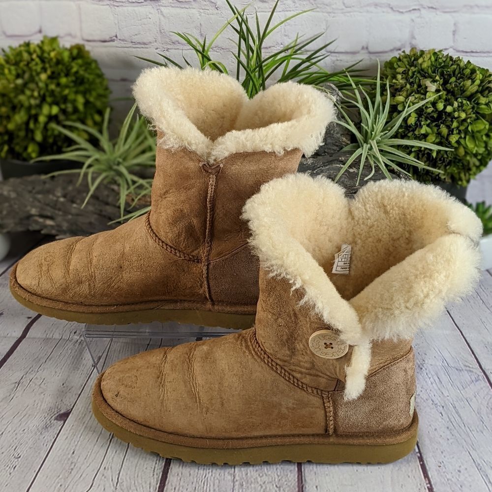 UGG Bailey Button II Boot - Picture 3 of 10